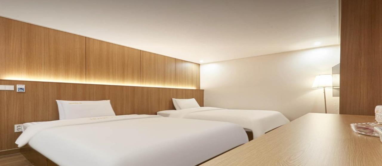 Hotel Q Chuncheon Exterior photo